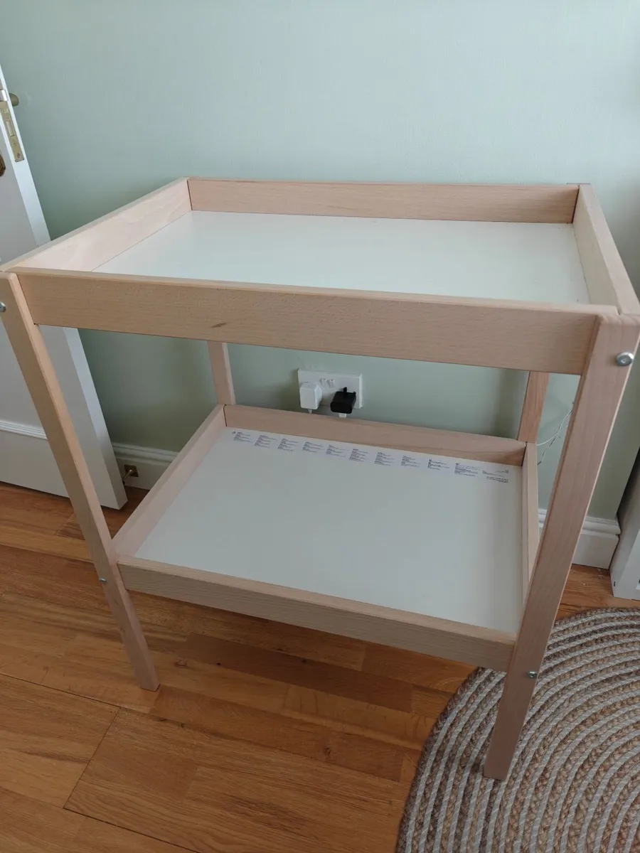 Changing table - Image 2