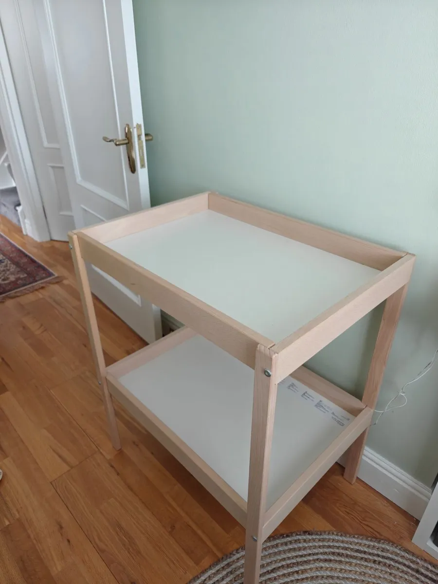 Changing table - Image 1