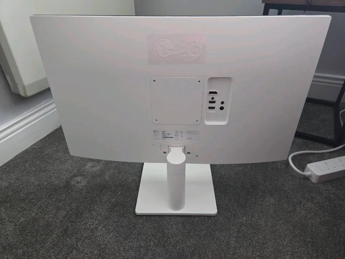 LG 27-inch
4K (UHD) Monitor - Image 2