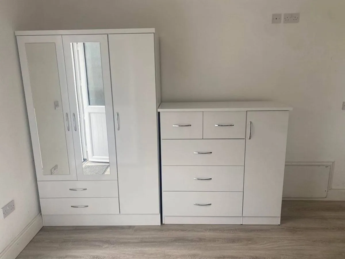 WARDROBES - Image 1