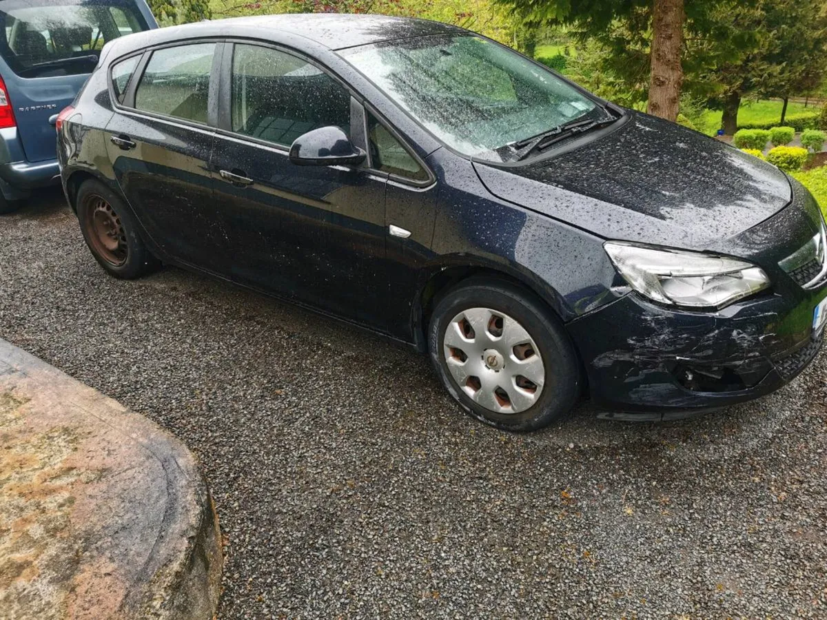 11 Opel Astra 1.4 petrol low miles - Image 1