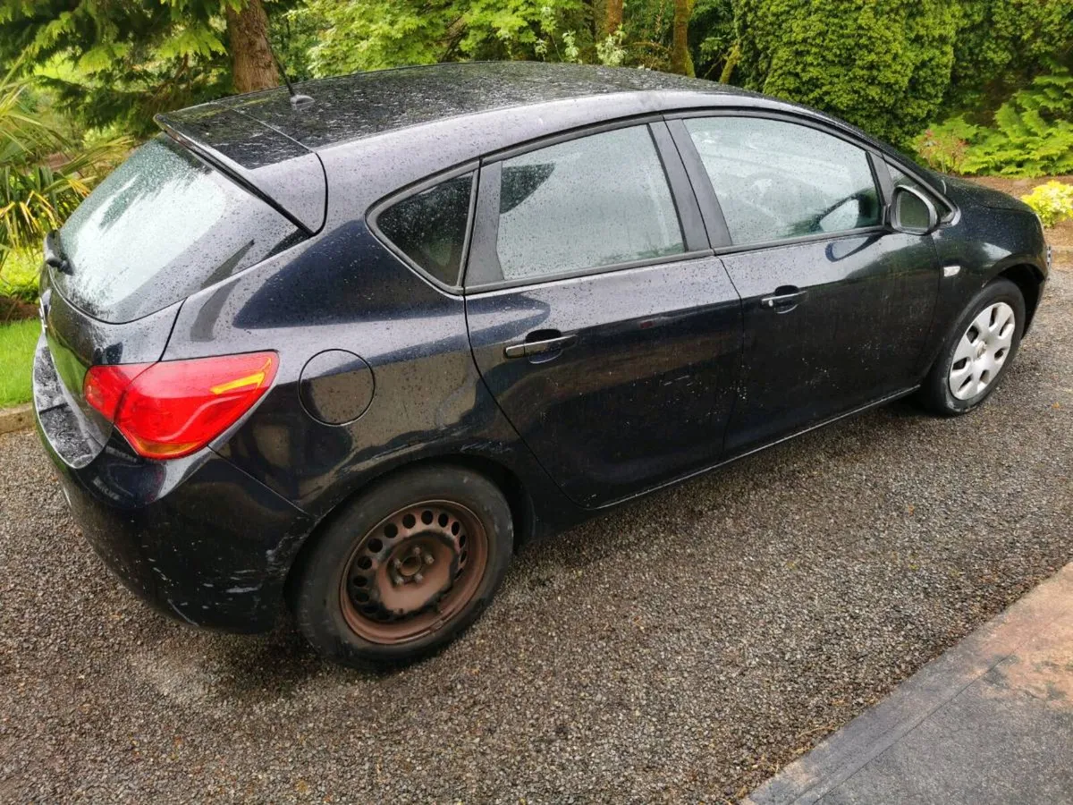 11 Opel Astra 1.4 petrol low miles - Image 2