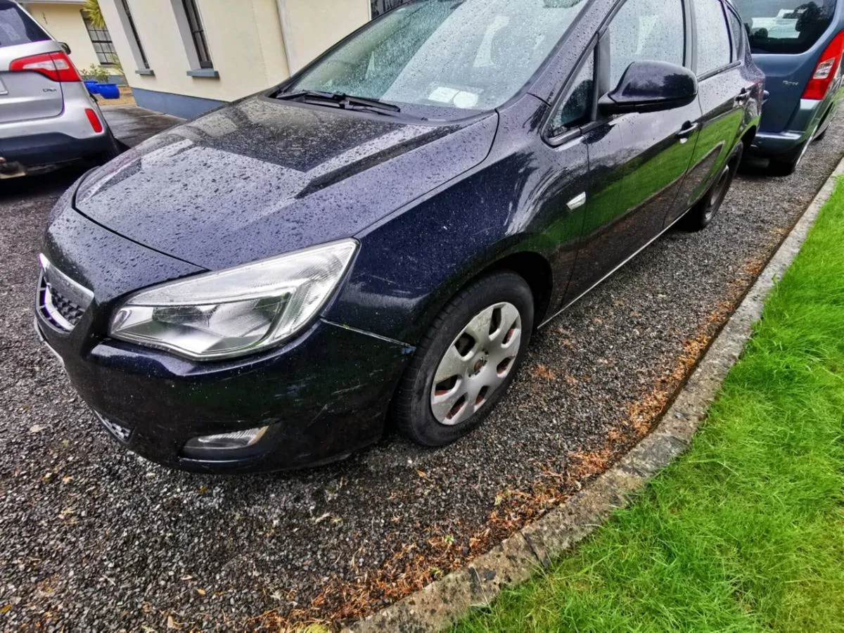 11 Opel Astra 1.4 petrol low miles - Image 3