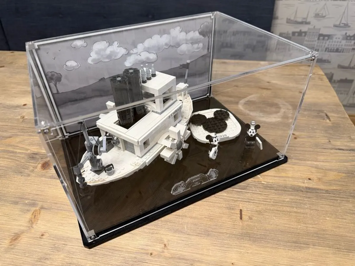 Lego Steamboat Willie 21317 with Wicked Brick Display Case - Image 2