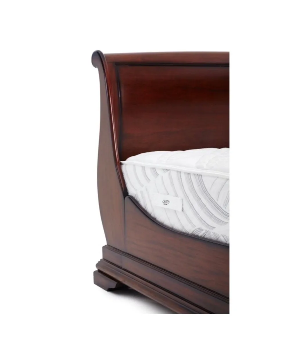 Sleigh bed and 2 lockers - Image 3