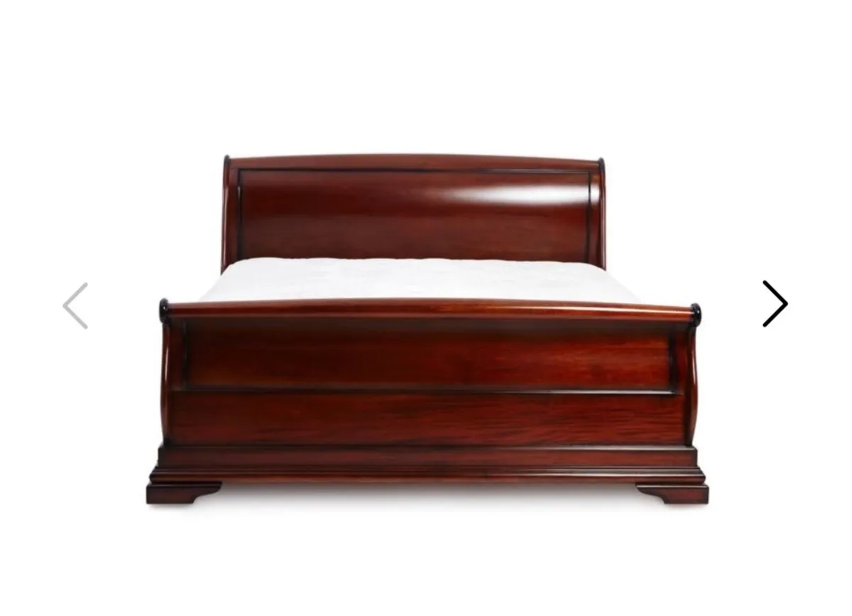 Sleigh bed and 2 lockers - Image 1
