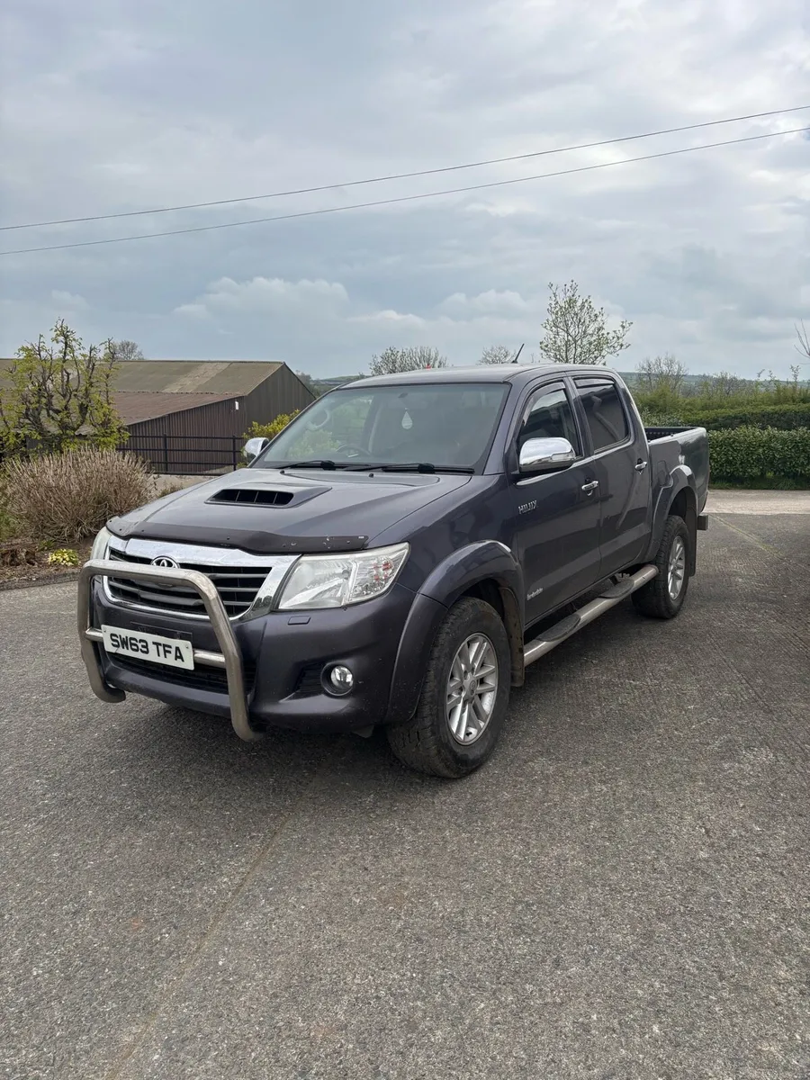 Toyota Hilux 4x4 - Image 1