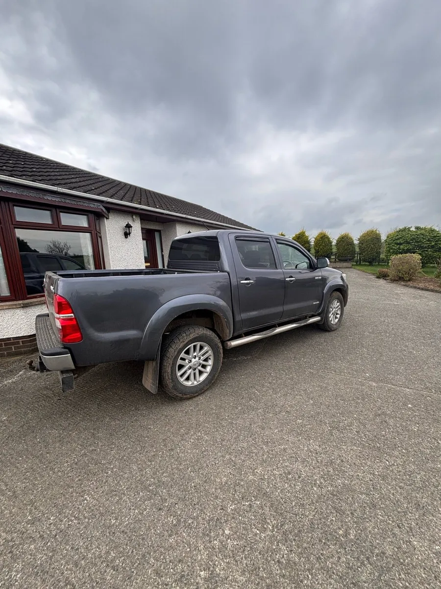Toyota Hilux 4x4 - Image 2