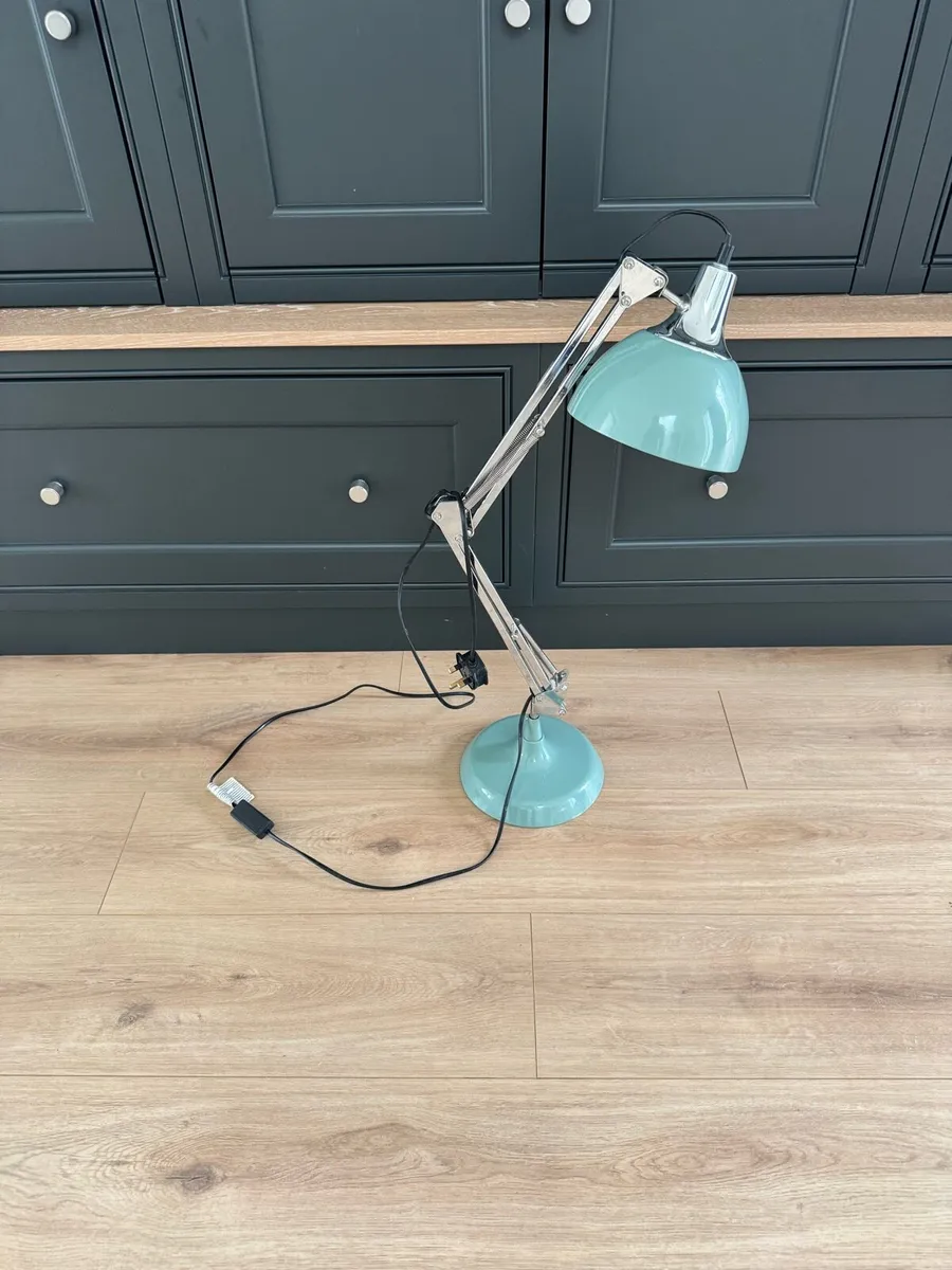 FREE - Lamp - Image 1