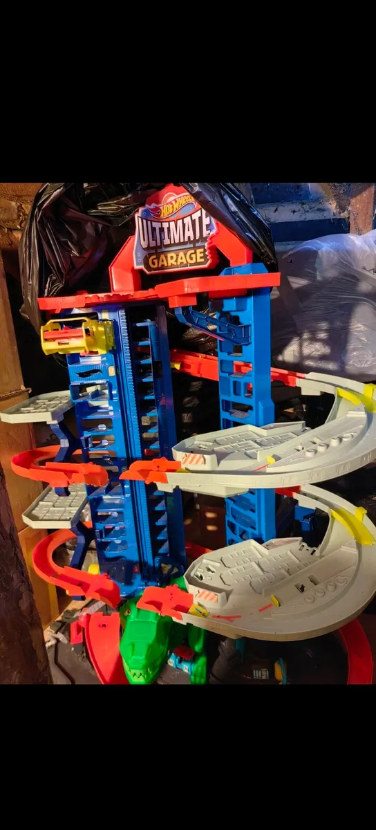Hotwheel dinosaur garage - Image 1