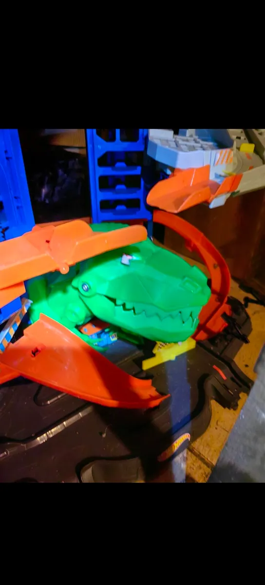 Hotwheel dinosaur garage - Image 2