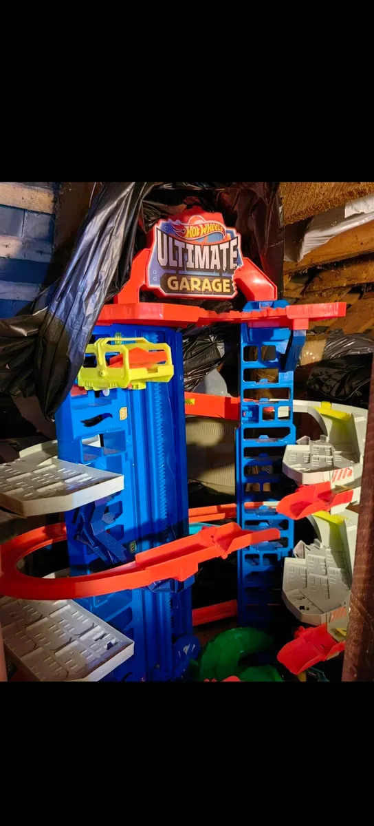 Hotwheel dinosaur garage - Image 3