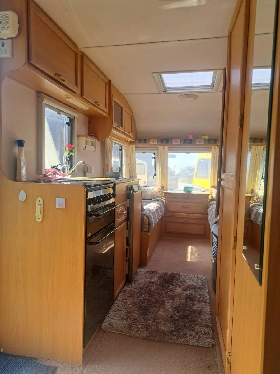 AVONDALE 5/6 BERTH TOURING CARAVAN - Image 1