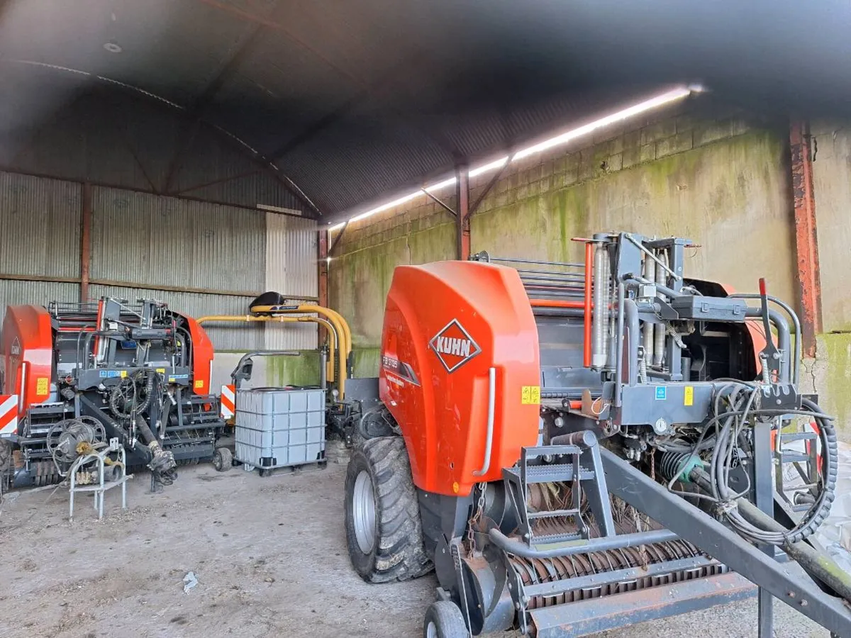 Kuhn 3135 baler - Image 2