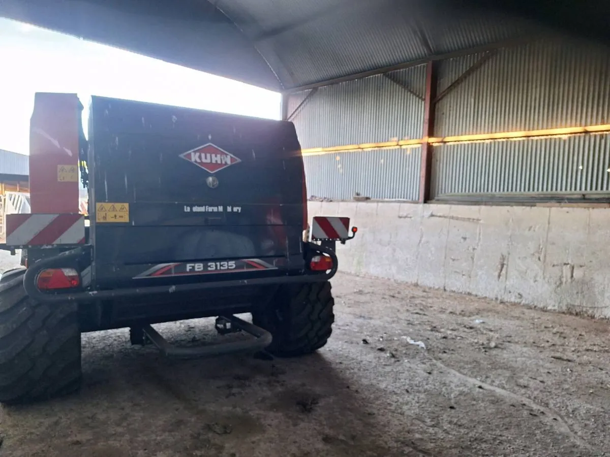 Kuhn 3135 baler - Image 3