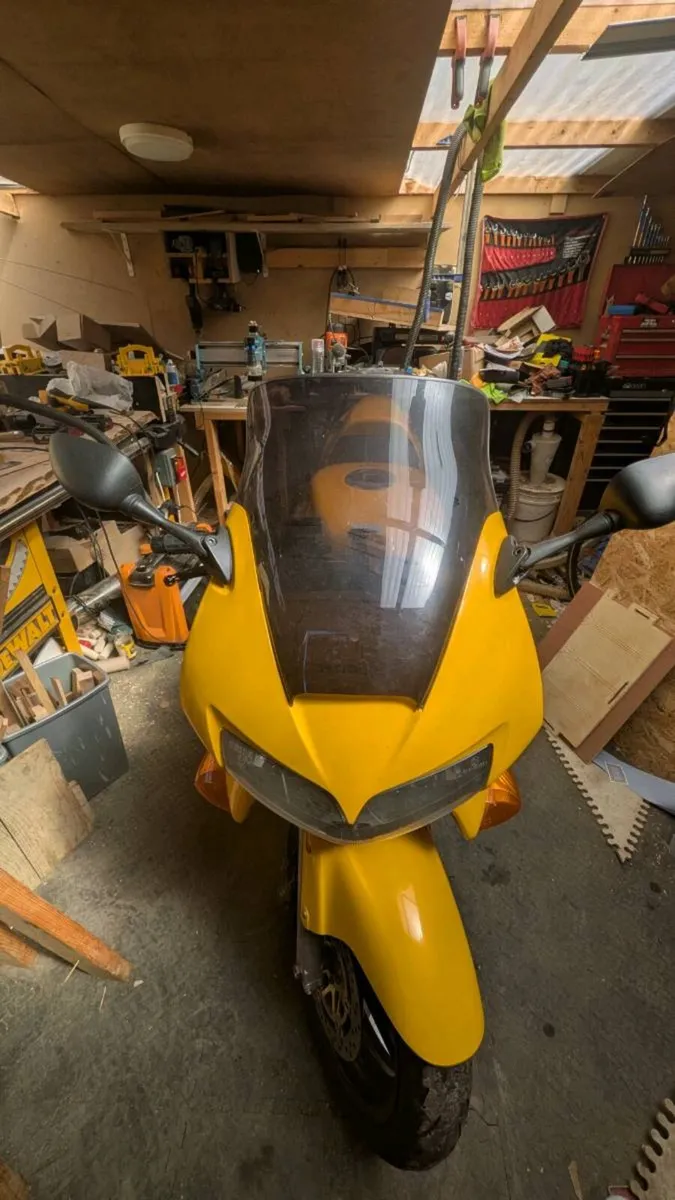 Honda Vfr 800fi 1999 RC 46 - Image 3
