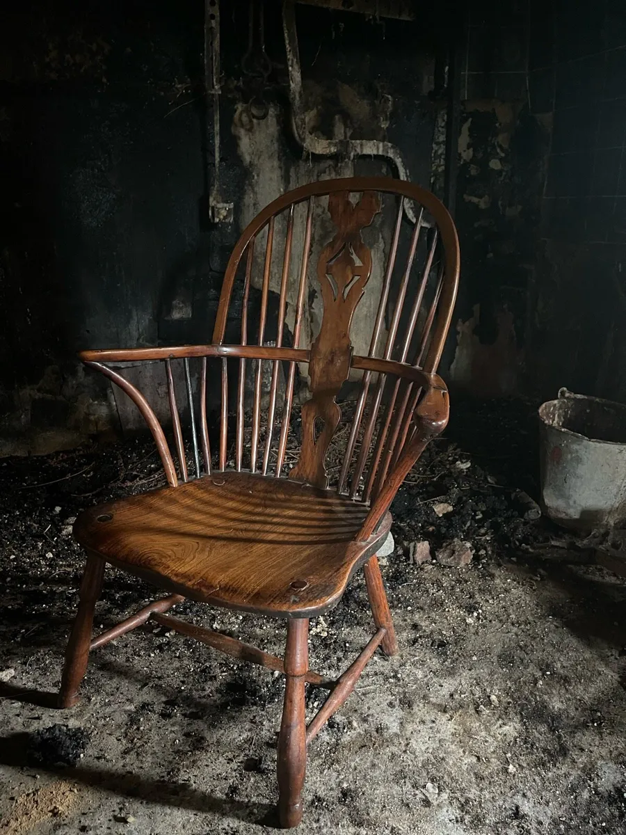 19c Elm & Yew Windsor Chair - Image 3