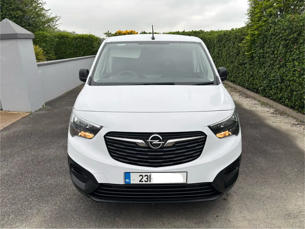 (231) Opel Combo 2023 - Image 2