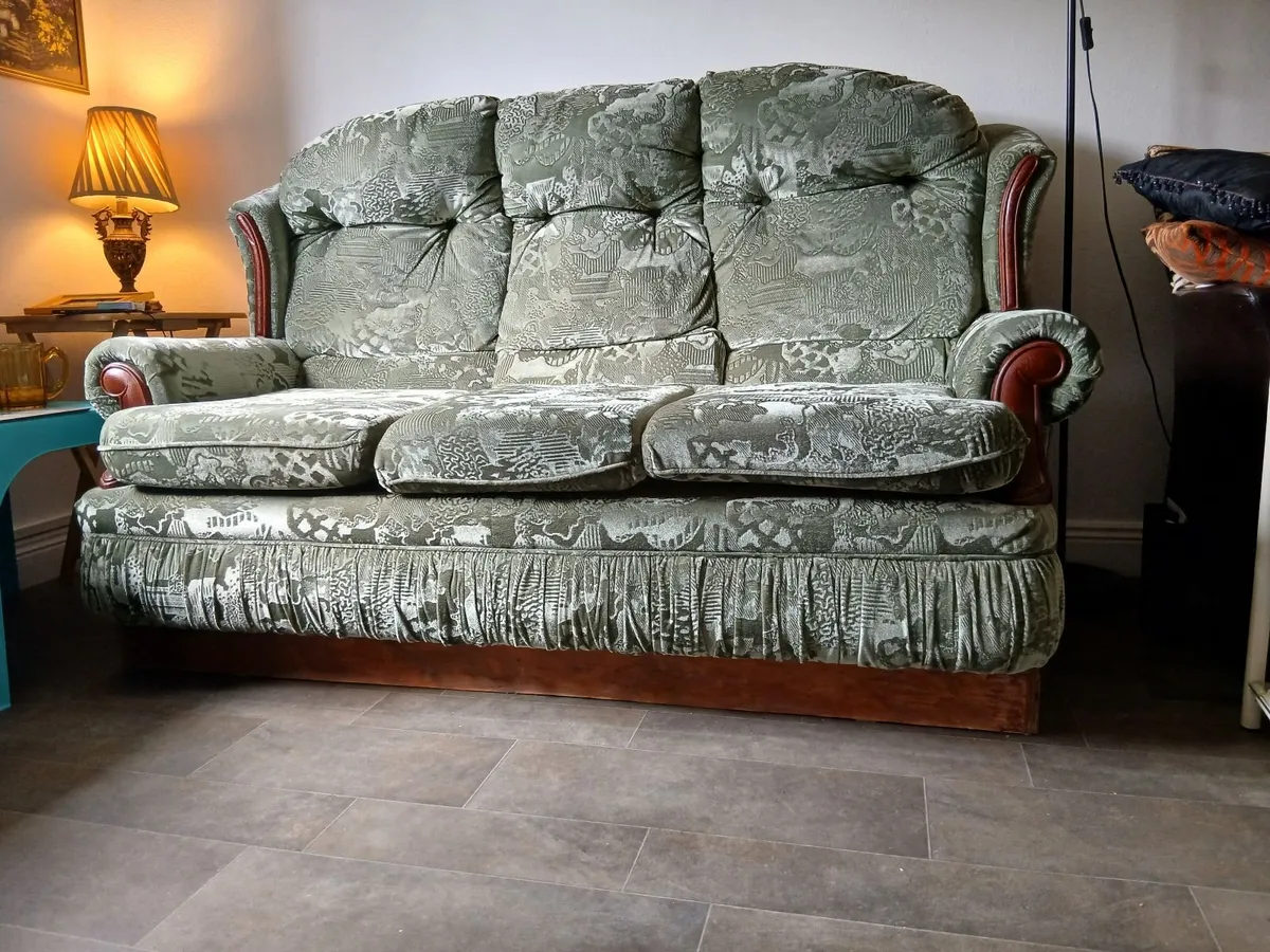 3 Seater Settee. - Image 2
