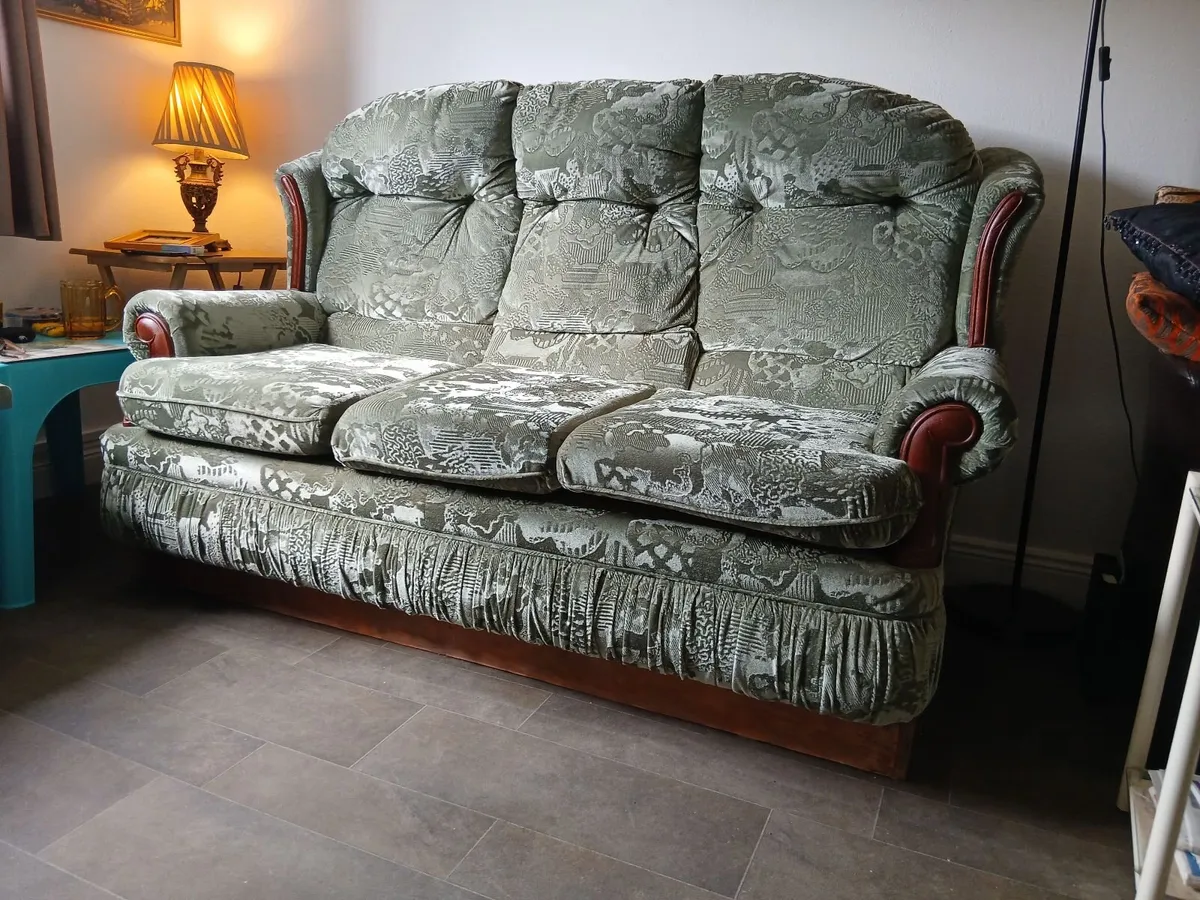 3 Seater Settee. - Image 1