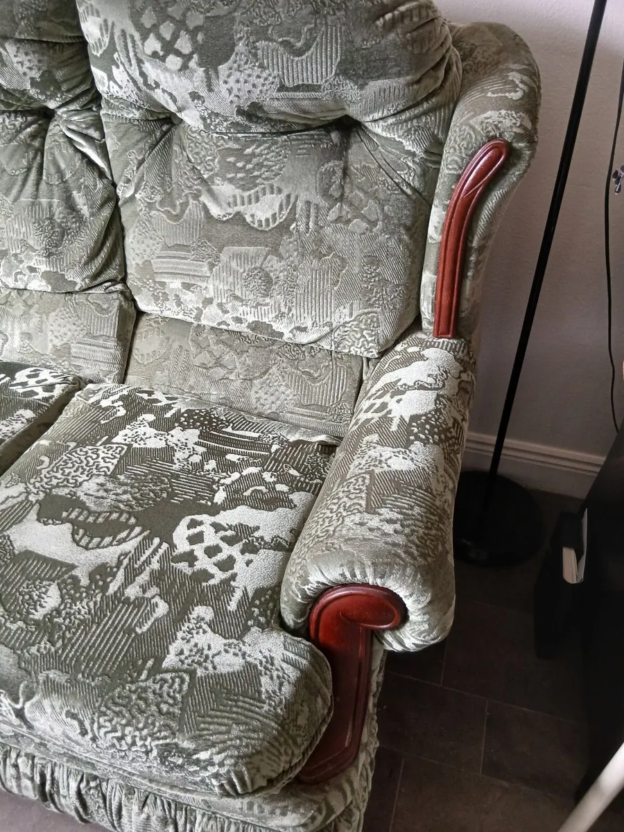 3 Seater Settee. - Image 3