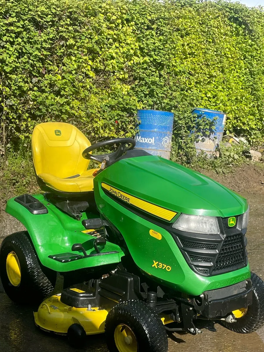 John Deere lawn mower - Image 1