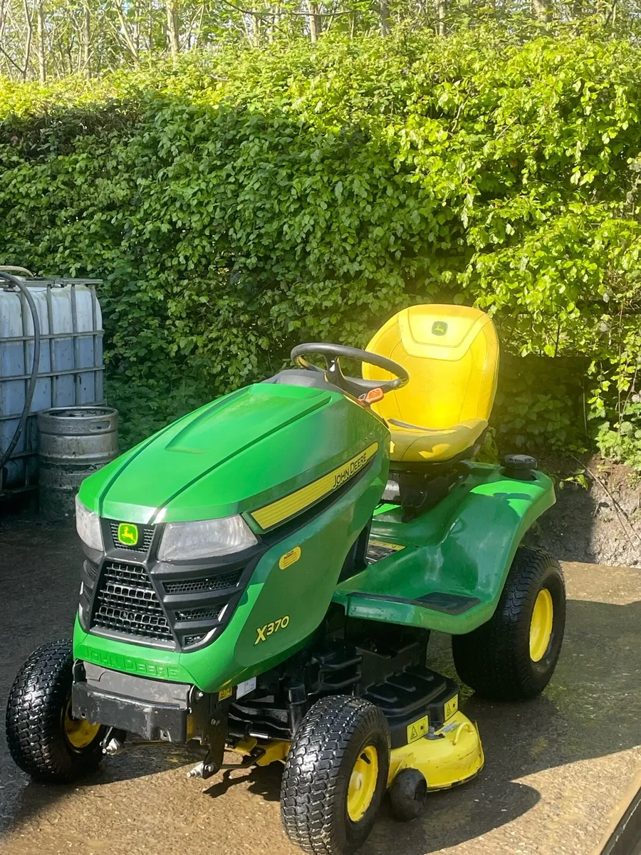 John Deere lawn mower - Image 2