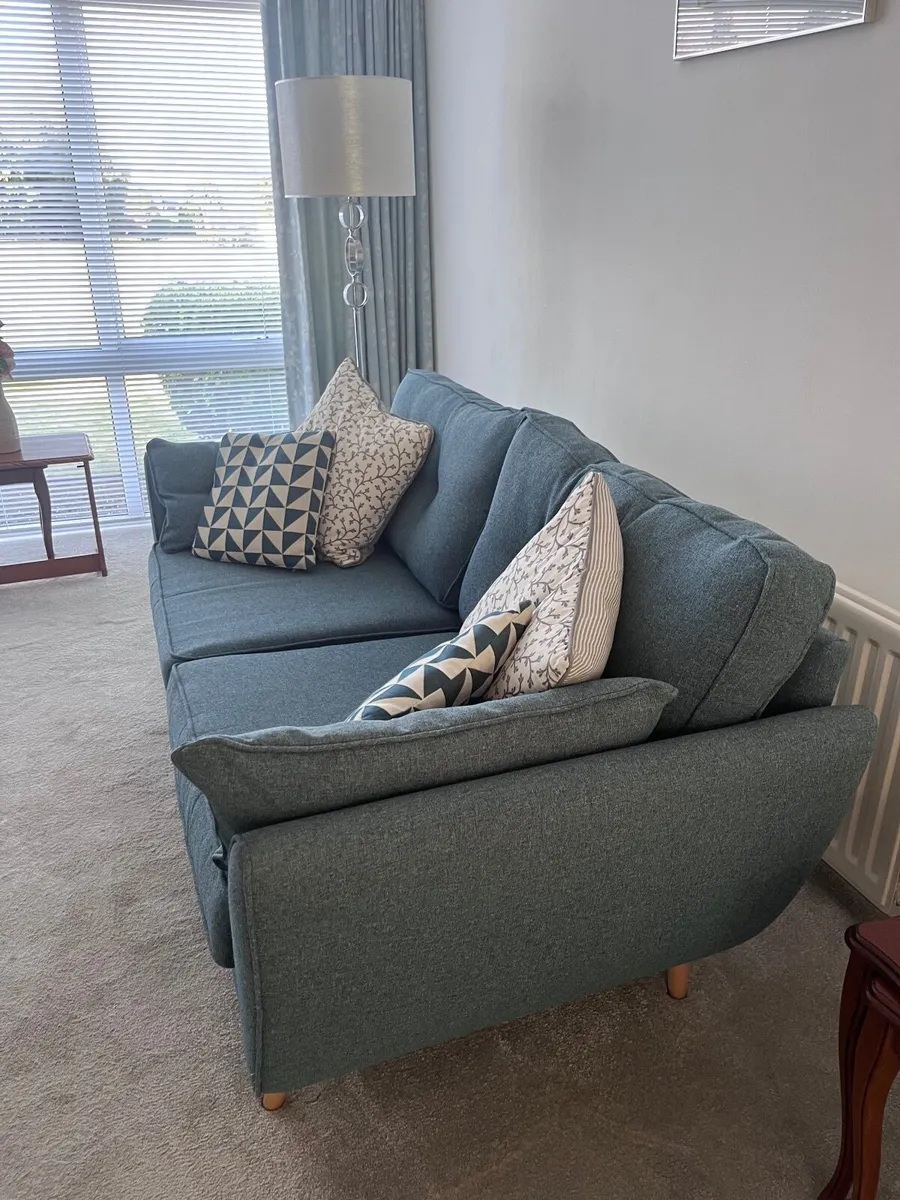 Modern 3 piece blue suite - Image 1