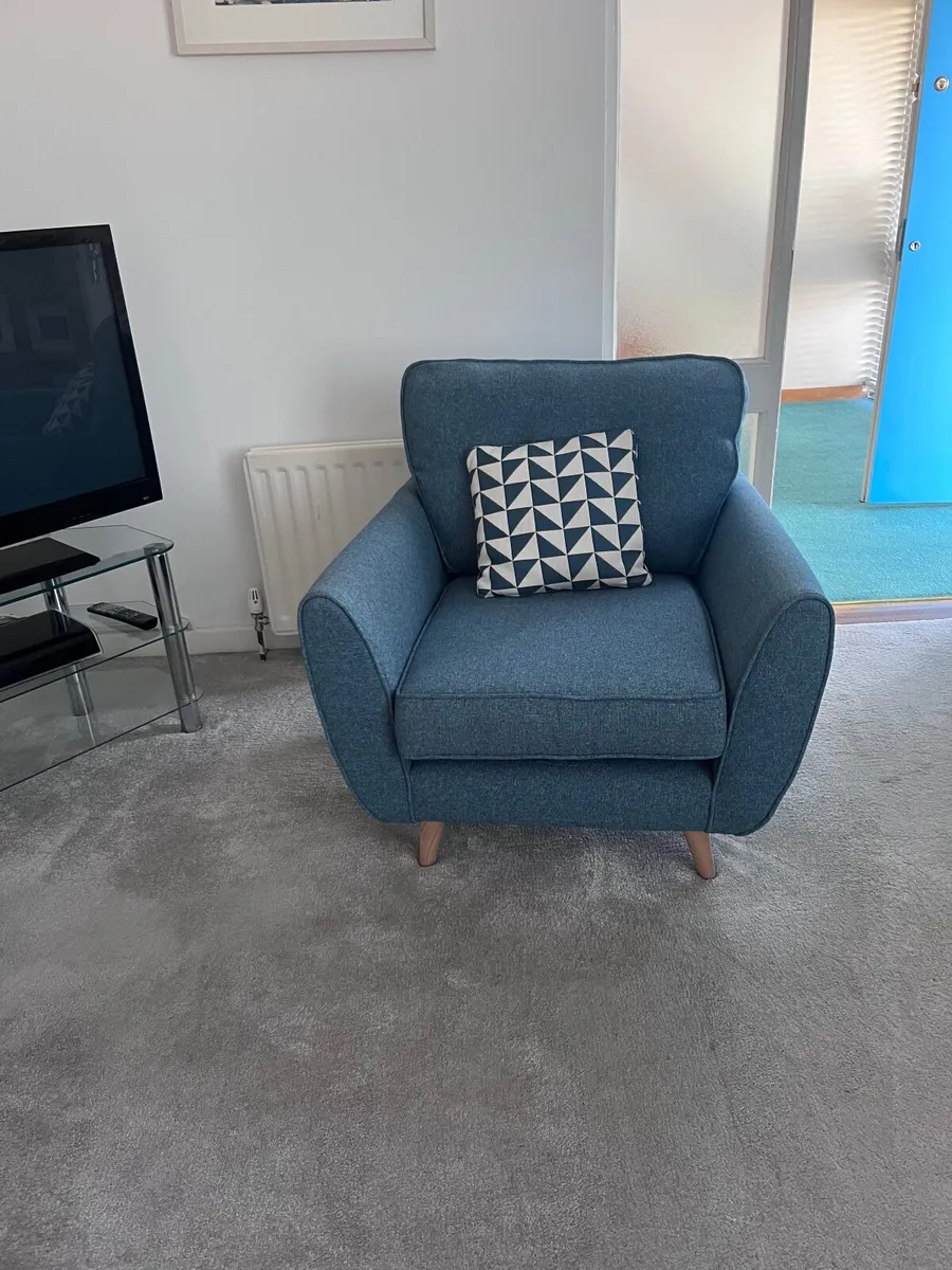 Modern 3 piece blue suite - Image 2