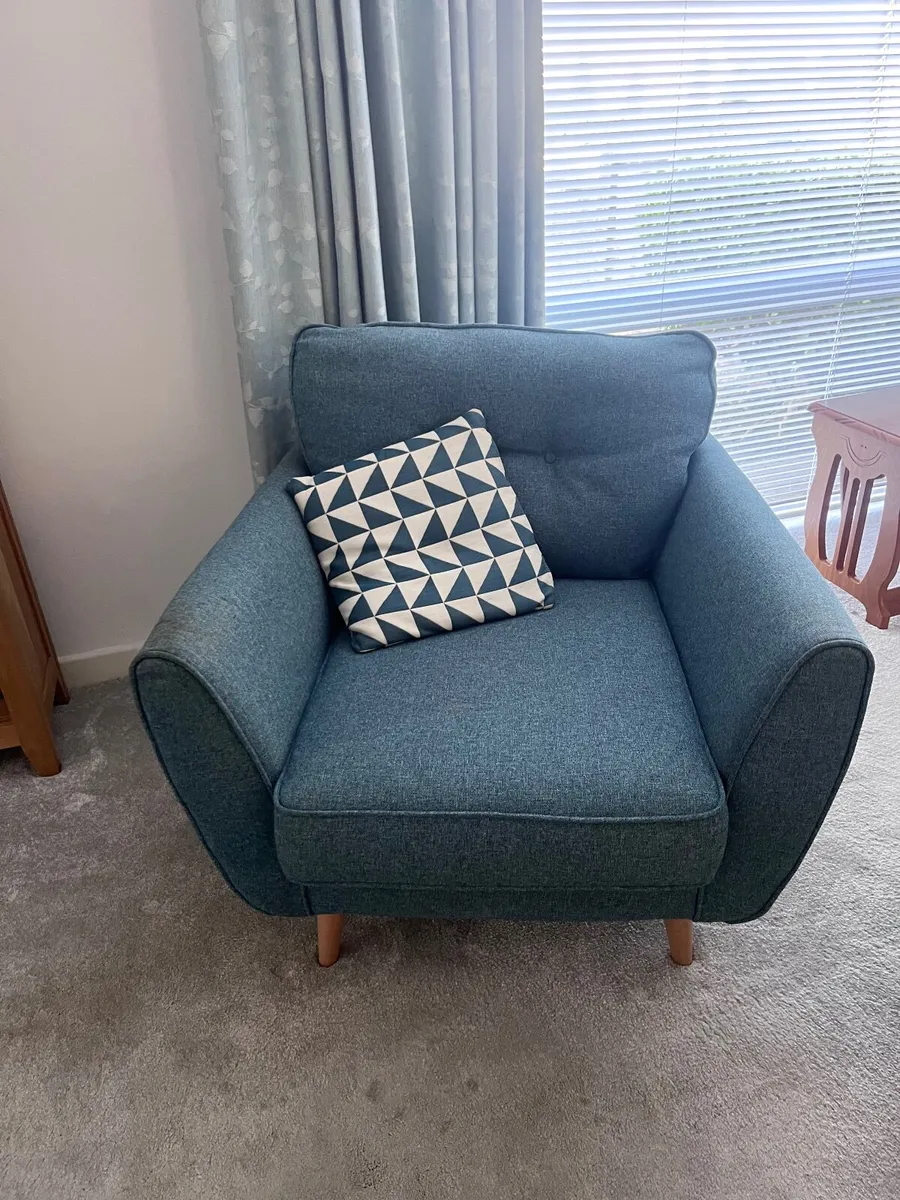Modern 3 piece blue suite - Image 4