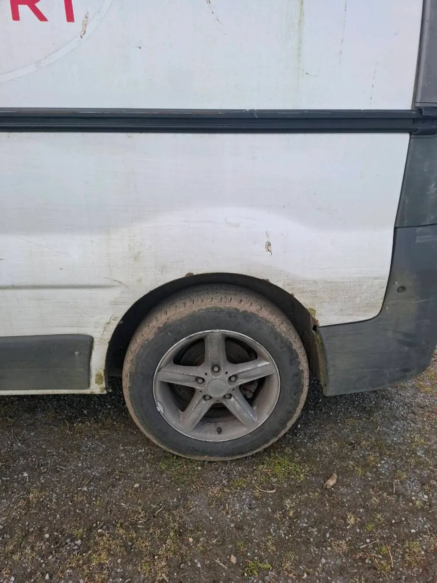 Vivaro van - Image 2
