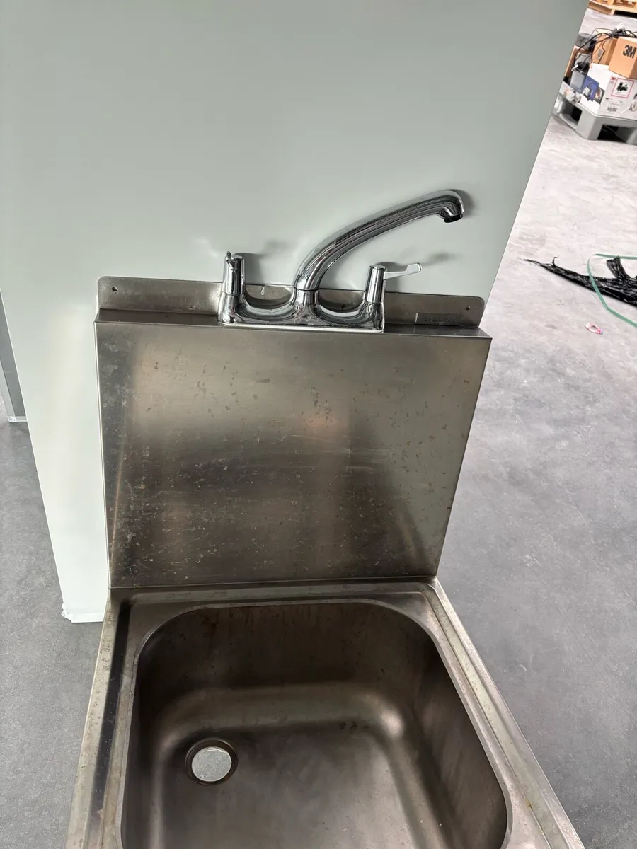 Stainless steel sink - Image 1
