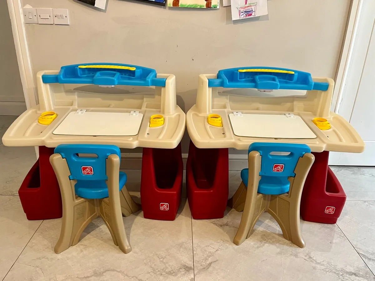 Art activity desk - Image 2