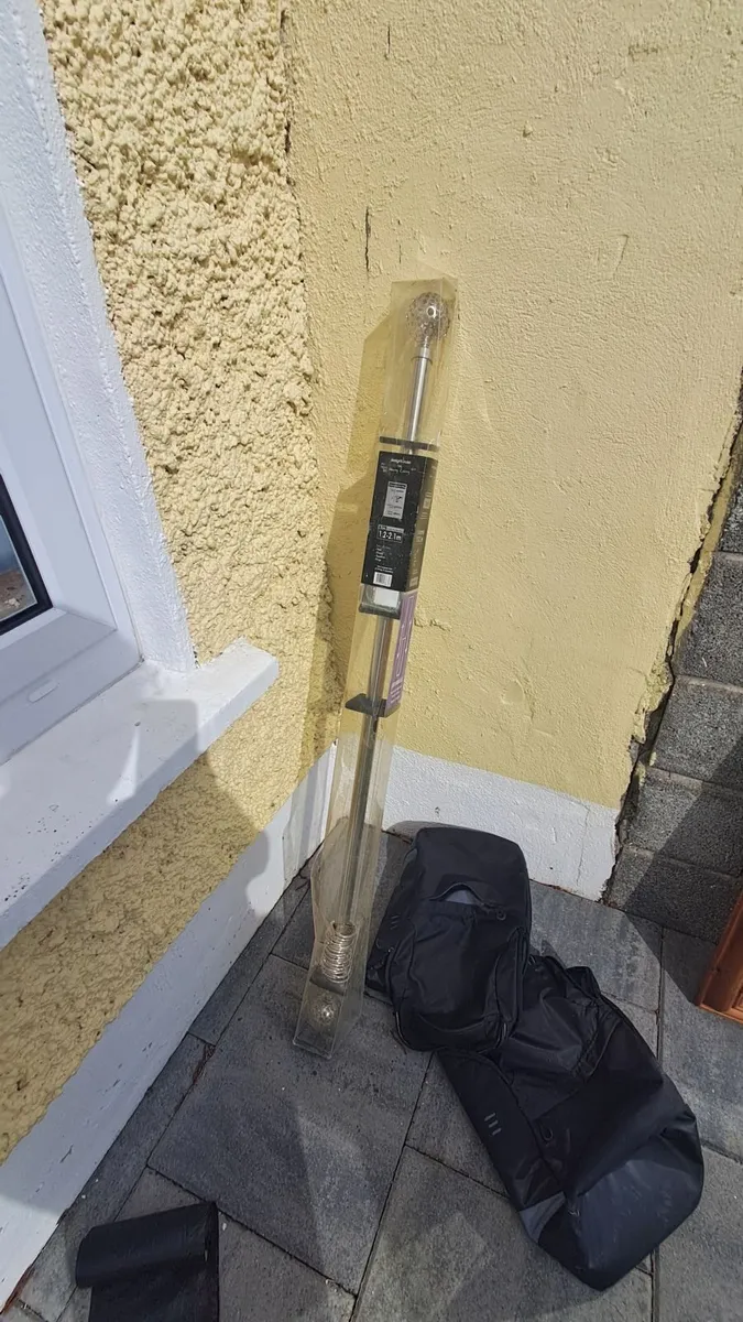 Curtain pole - Image 1