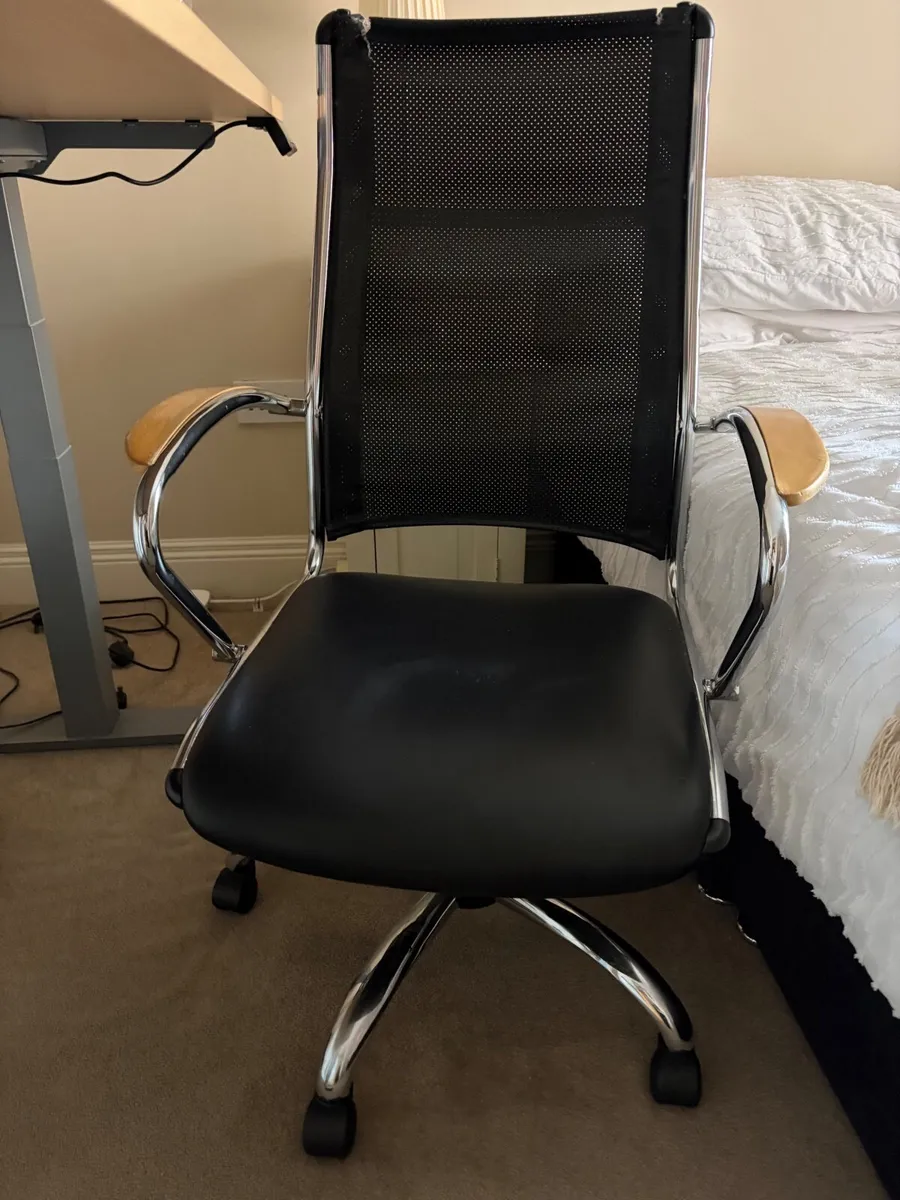 Desk chair - Image 1