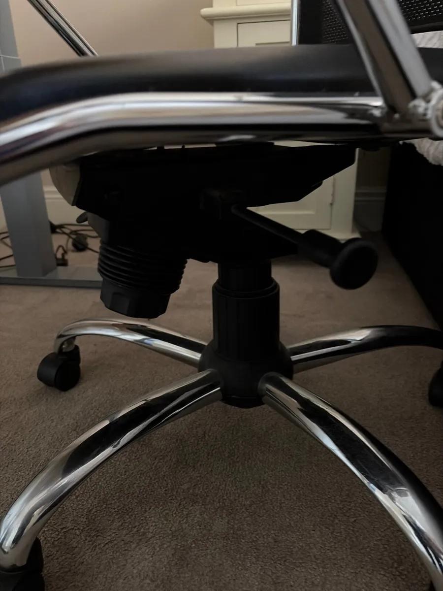 Desk chair - Image 3