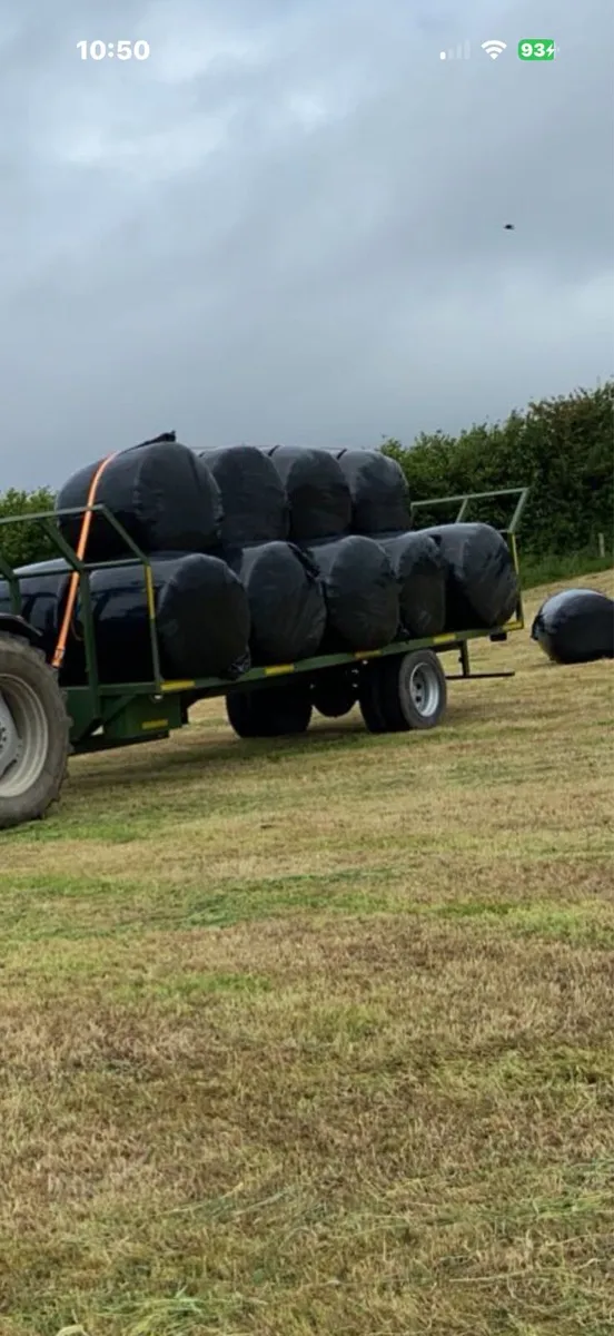 Bale trailer - Image 1