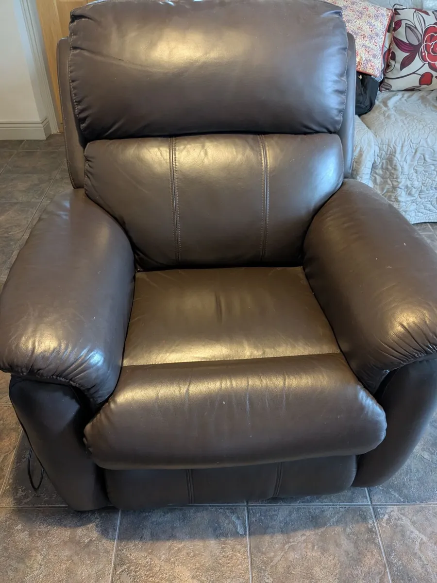 Electric recliner chair - Image 1