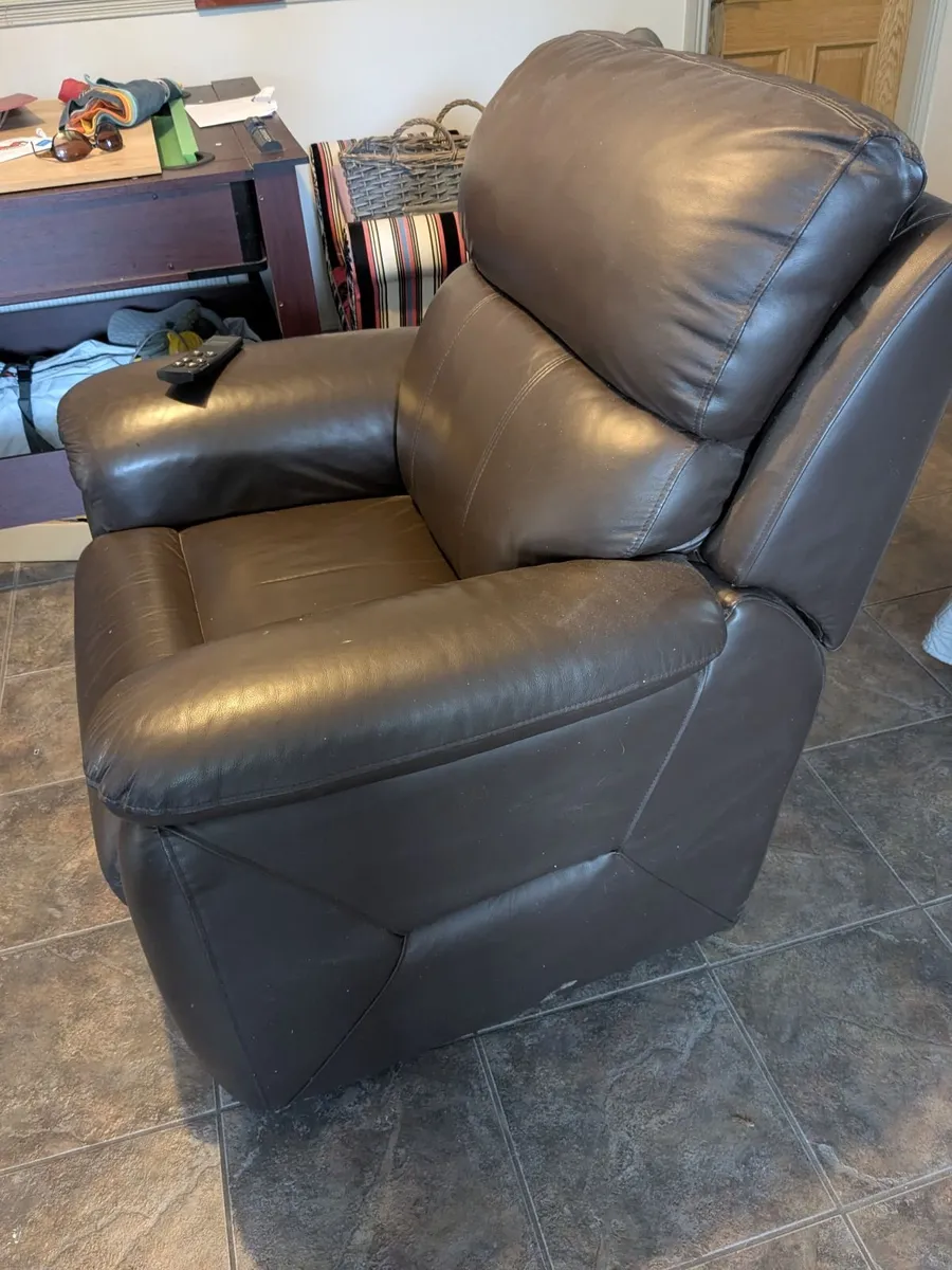 Electric recliner chair - Image 2