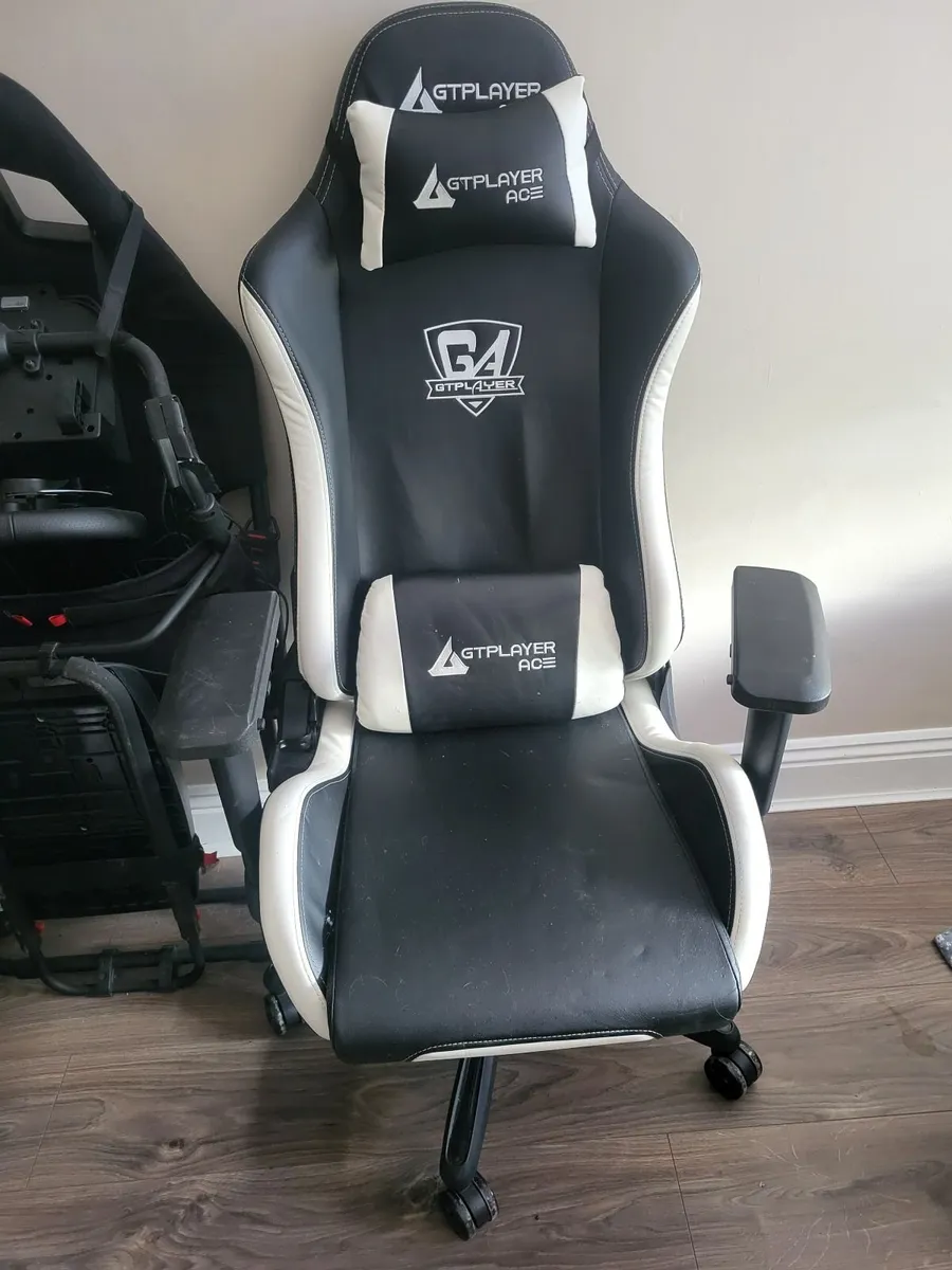 Gaming chair