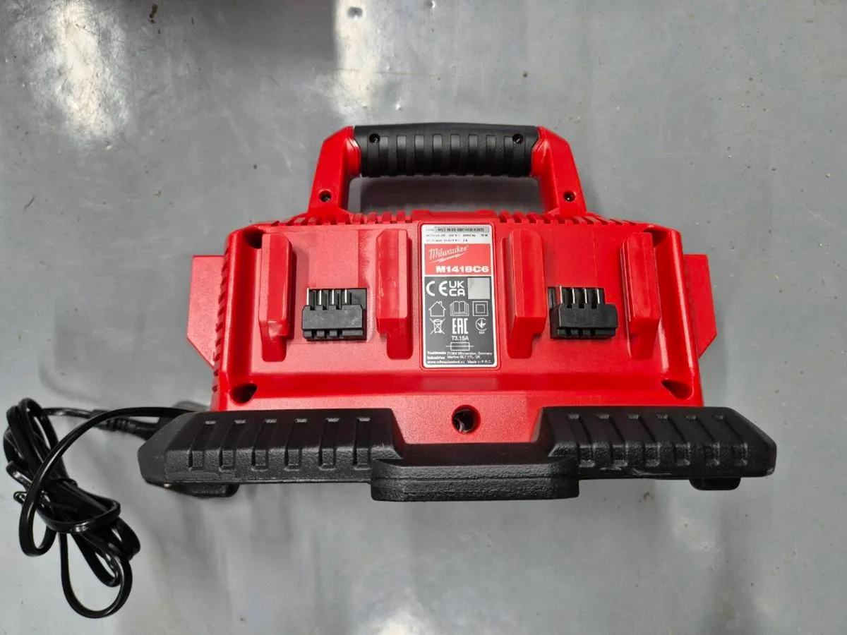 Milwaukee M18 6 Bay Charger - Image 3