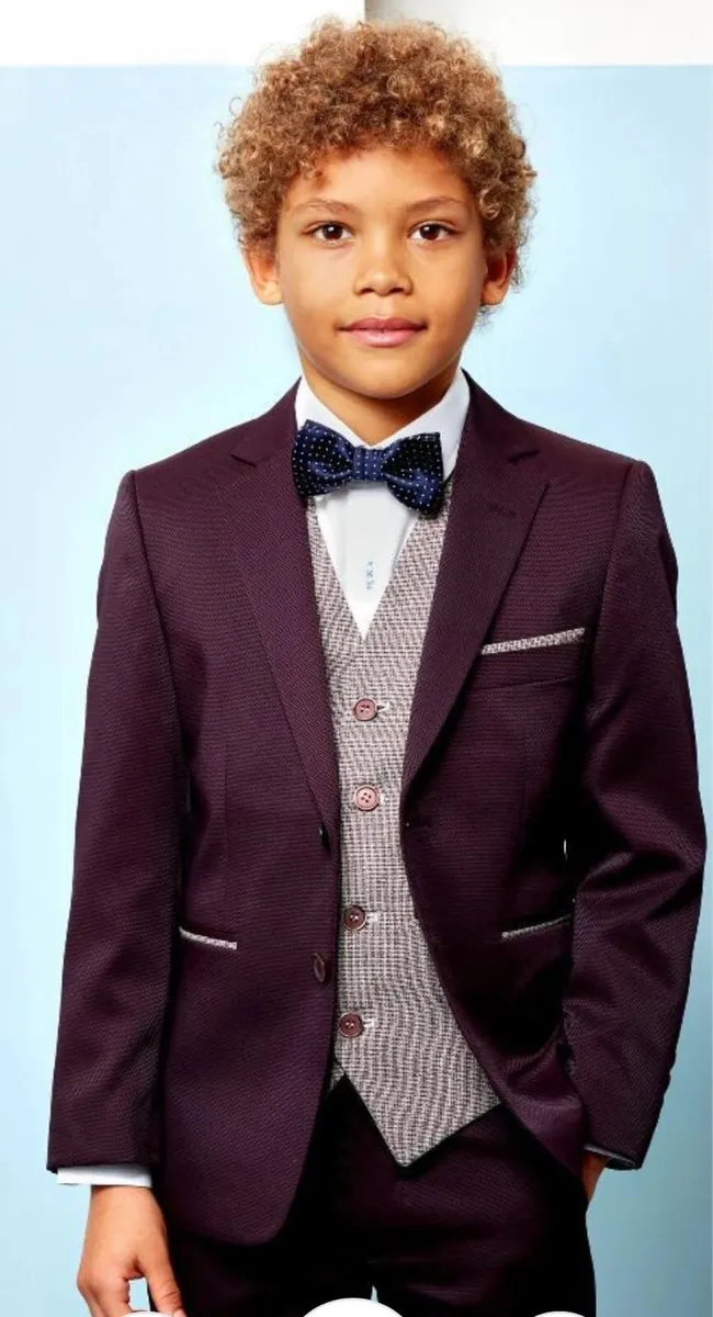 Benetti Wine Boys Suit 5 Piece Complate outfit. - Image 3