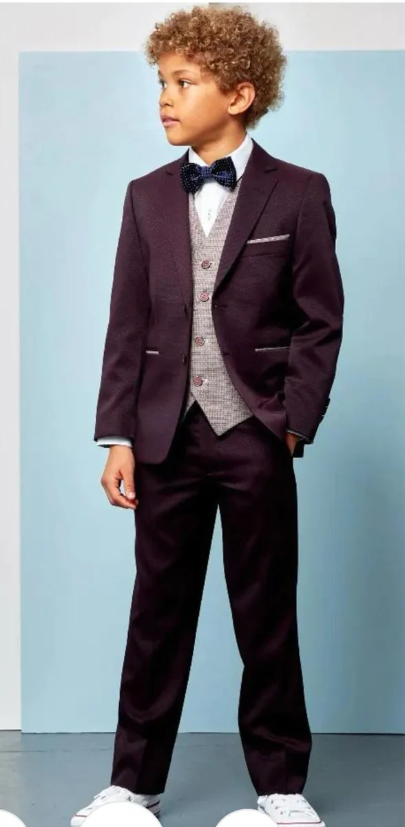 Benetti Wine Boys Suit 5 Piece Complate outfit. - Image 4