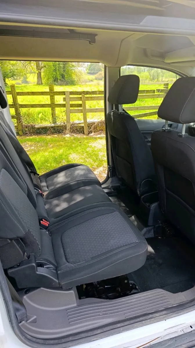 2023 Ford Transit Connect Crew Cab 5 Seater - Image 4