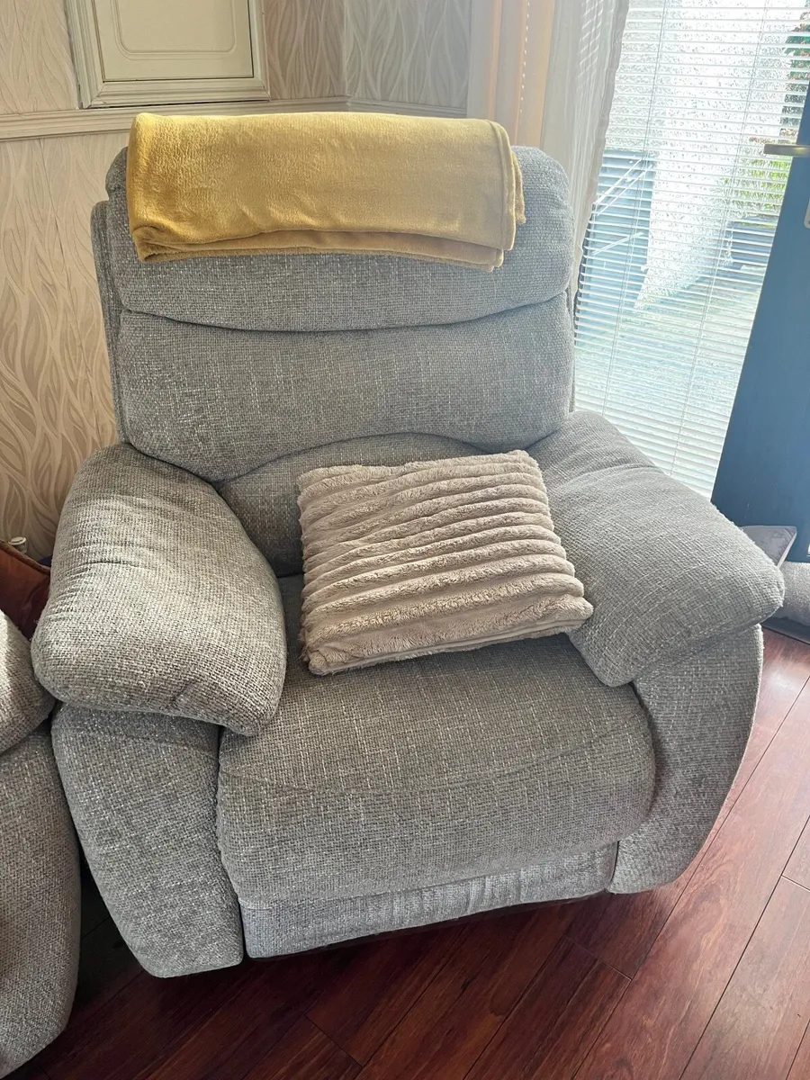 Sofa & 2 Arm chairs - Image 2