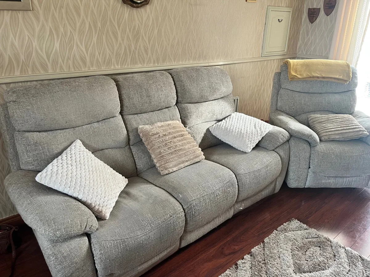 Sofa & 2 Arm chairs - Image 3