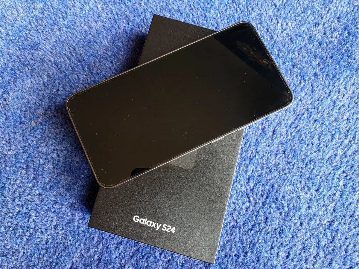 Phone - Image 1
