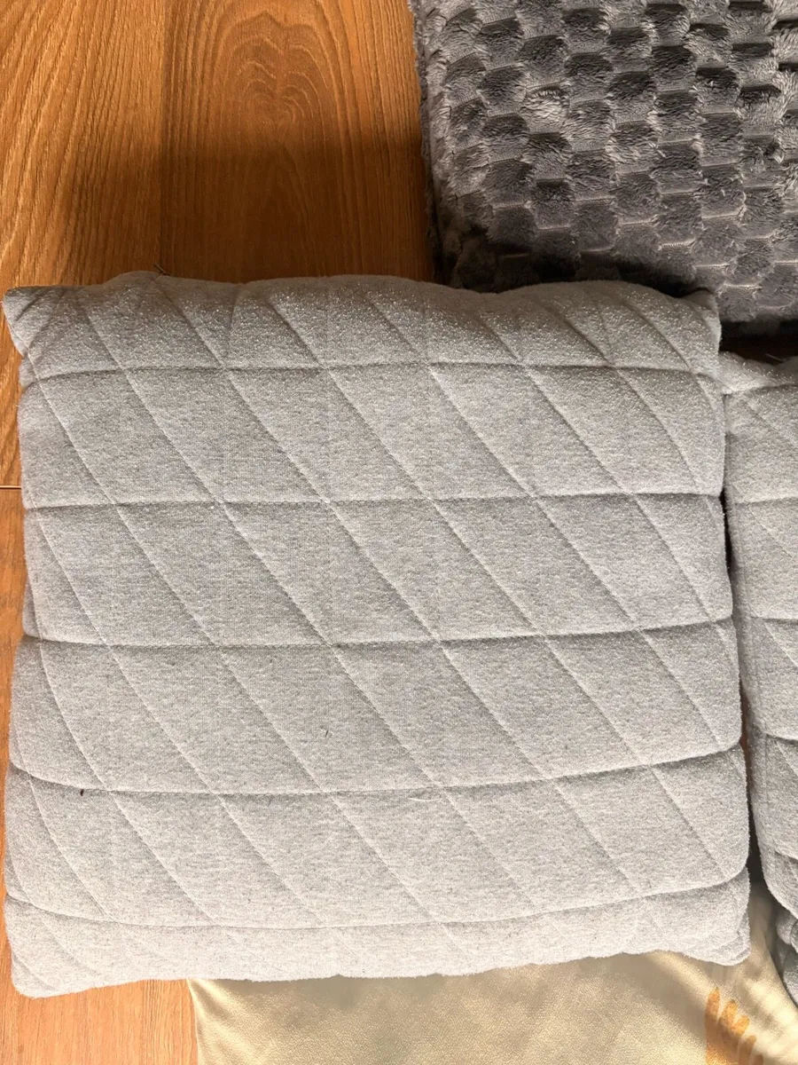 Cushions - Image 4