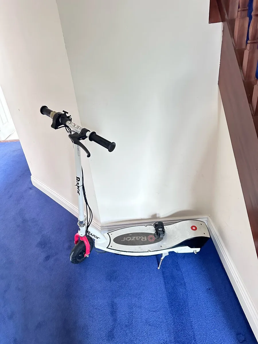 Razor E200 Scooter - Image 2