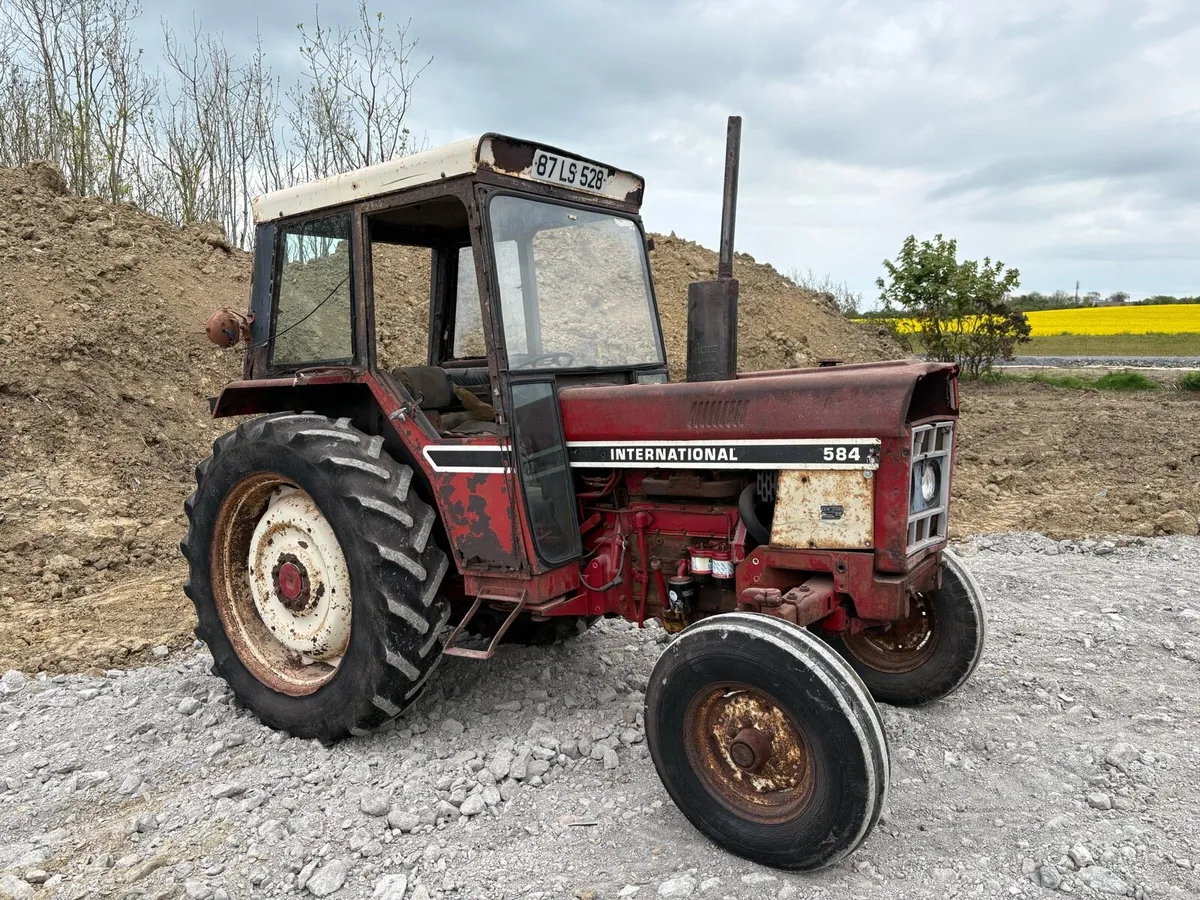 International 584 One Owner with Trailer - Image 1